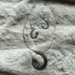 Pre-loved earring, and necklace set. Very unique.